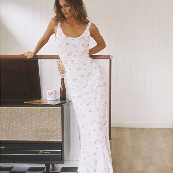 Princess Polly Dresses & Skirts - Princess Polly White Floral Maxi Dress